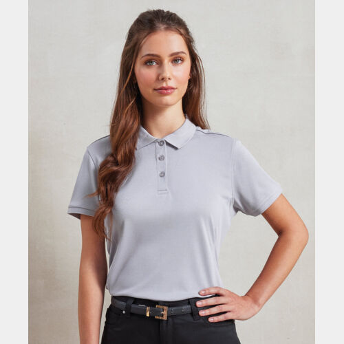 Women’s performance chino shorts Thumbnail